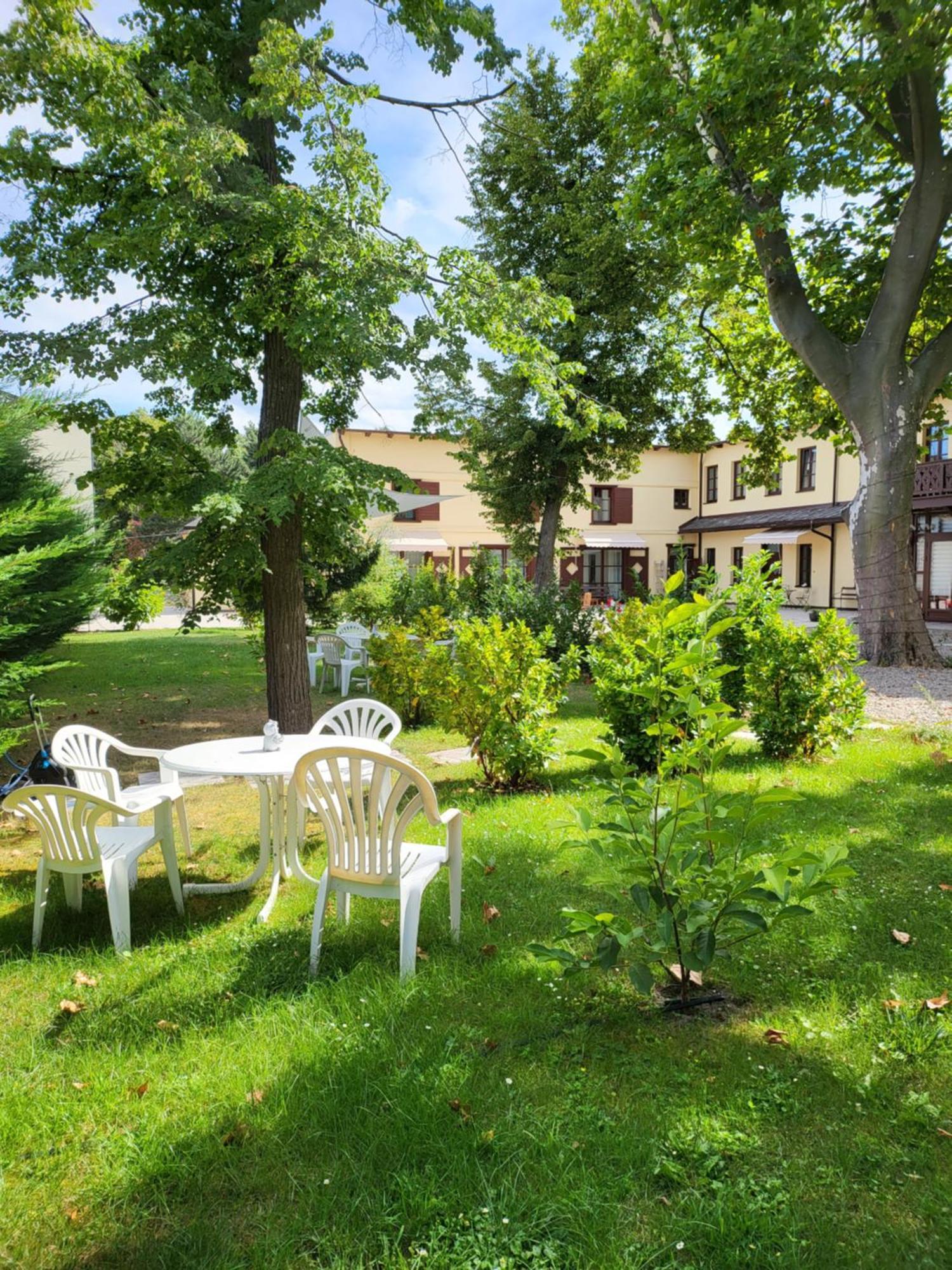 Villa Musik - Historical Apartments In Baden bei Wien Esterno foto